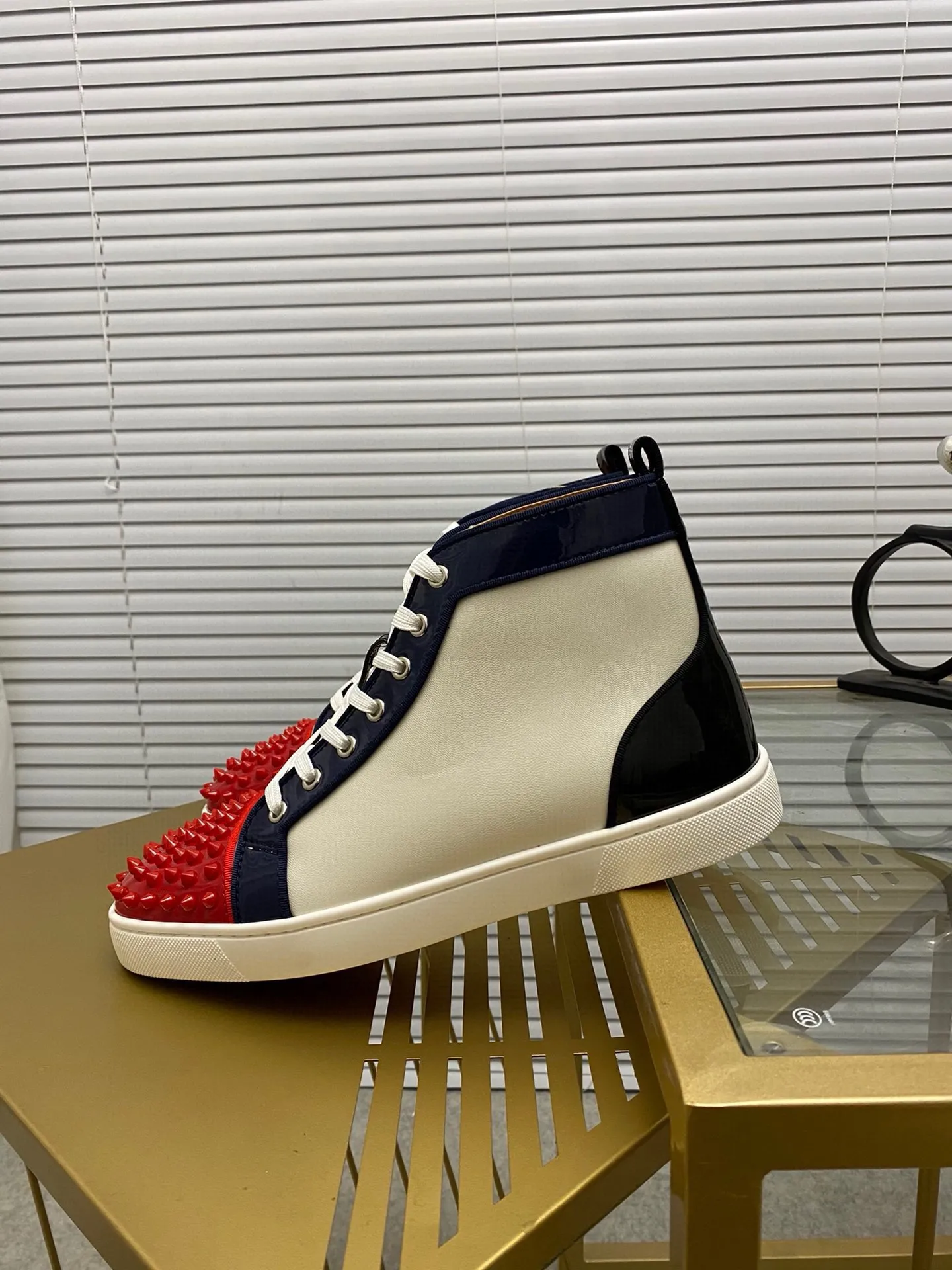 (Customized model) Ex-factory price is 520. christian louboutin (CL red sole shoes) counter series, casual sneakers for couples 📢 📢 📢 Exclusive hot style release 🎈🎈💪 Movable latex feet 👻 Finished outsole line [Proud] 😝Female 35-40# Male 38#-46, global supply😝 [Top version]: Original imported genuine leather upper, top original leather lining, original molded TPU outsole, original 1:1 detail processing, original shoe last,